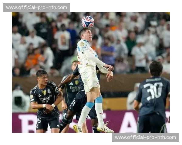 皇马三后卫体系磨合问题，阿隆索战术改革面临挑战